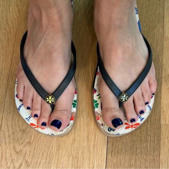 Tory Burch Lucky Charm flip flops Size 9/10 - Picture 6 of 6